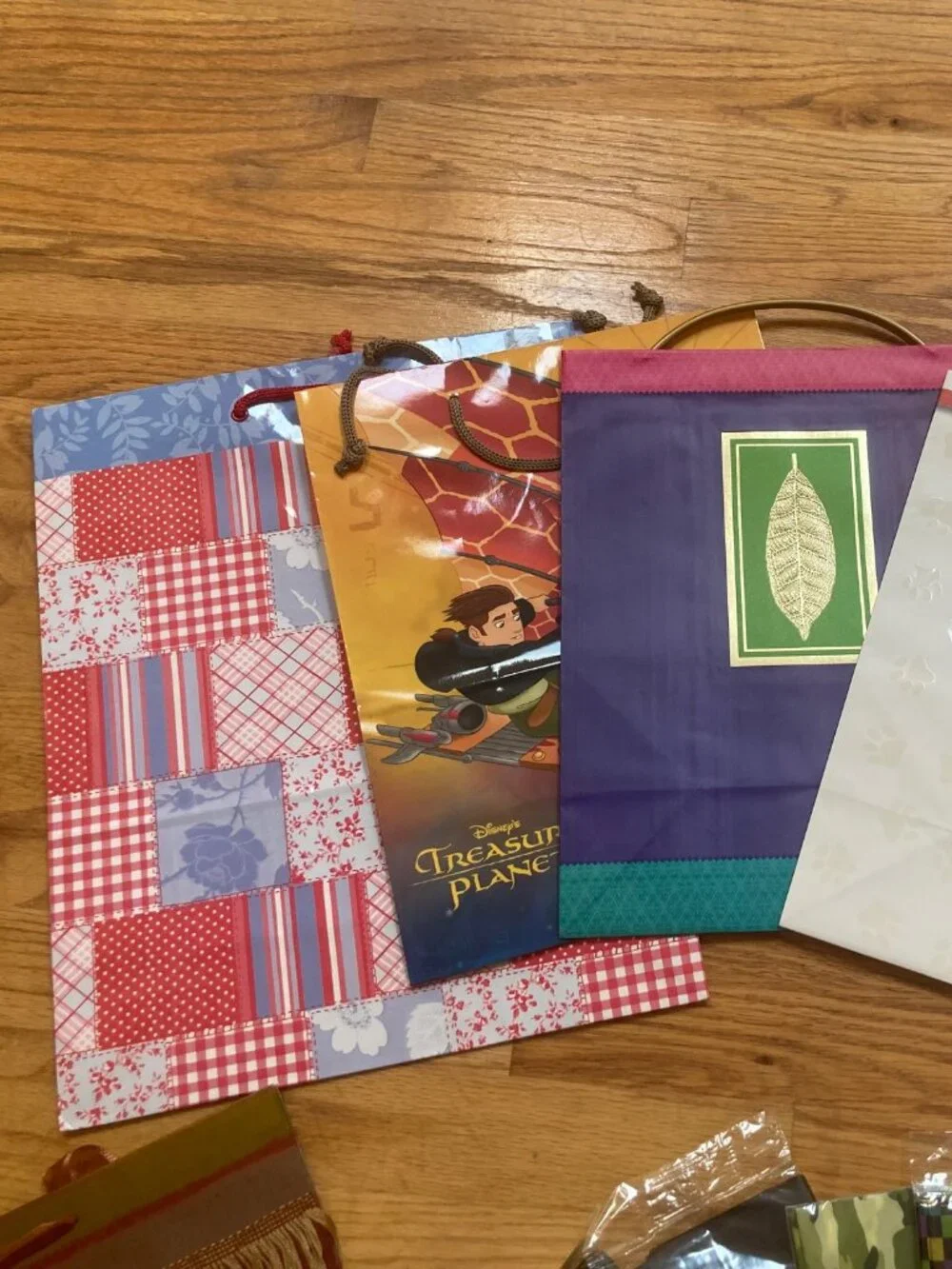 12 Gift Bags & 6 Packs of Tissue Paper